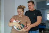 Malutki Nikodem ze Szczercowa, pierwsze dziecko w gminie Szczerców w 2024 roku, miał dziś oficjalnych gości