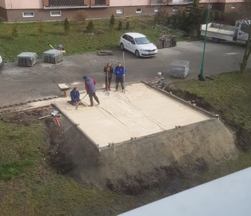 Trwa budowa śmietnika na Osiedlu Piłsudskiego w Busku -...