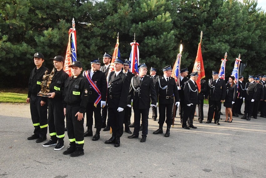 Miłowice świętowały 75-lecie istnienia Ochotniczej Straży Pożarnej. Za nami poświęcenie wozu, życzenia i odznaczenia (ZDJĘCIA)