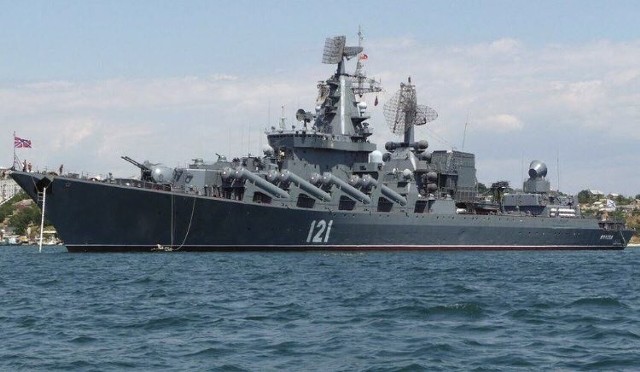 Rzecznik Pentagonu admirał John Kirby potwierdził w czwartek informacje, że „Moskwa” jest wyraźnie uszkodzona, ale nadal pływa