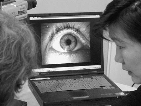Schorzenia można diagnozować patrząc głęboko w oczyÉ