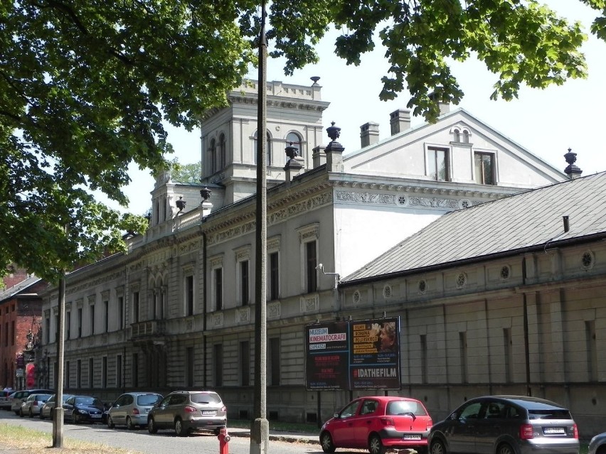 Łódzkie Muzeum Kinematografii znajduje się przy placu...