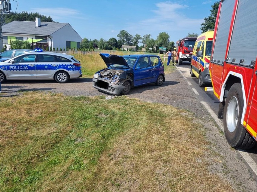 Niebezpieczna kolizja trzech pojazdów osobowych w Borui...