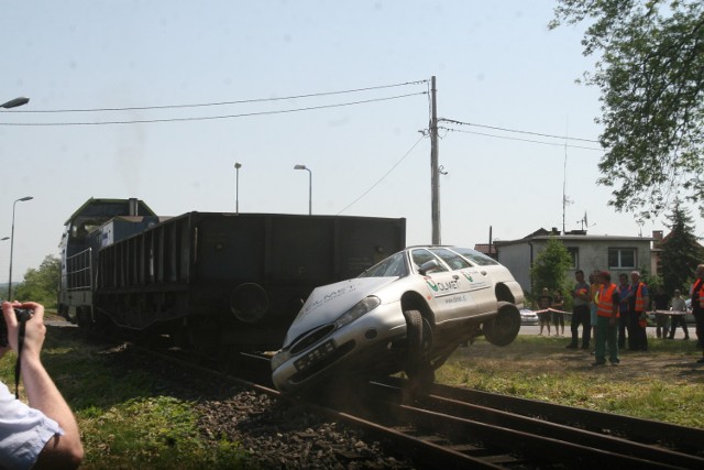 Pociąg uderzył w auto w Raciborzu Studziennej