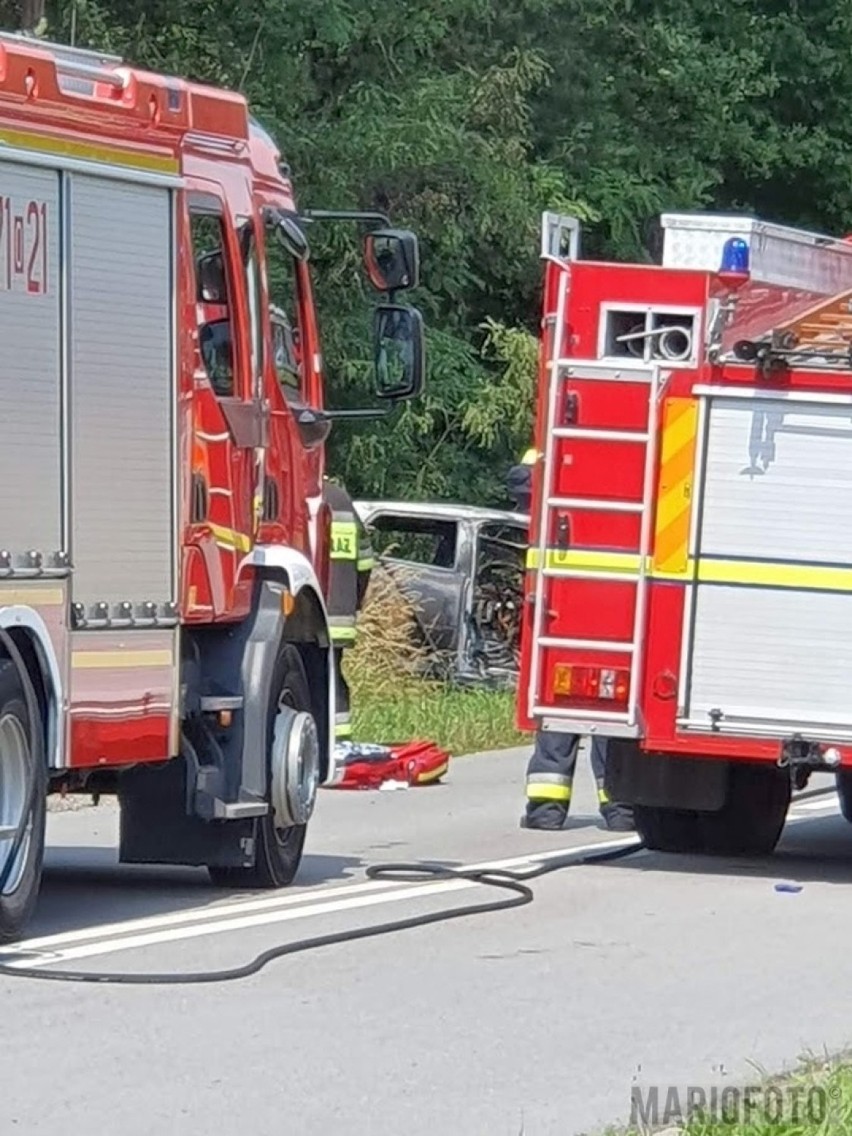 Wypadek śmiertelny w powiecie oleskim. Na drodze pod Kozłowicami zderzyły się dwa samochody. Jedna osoba nie żyje