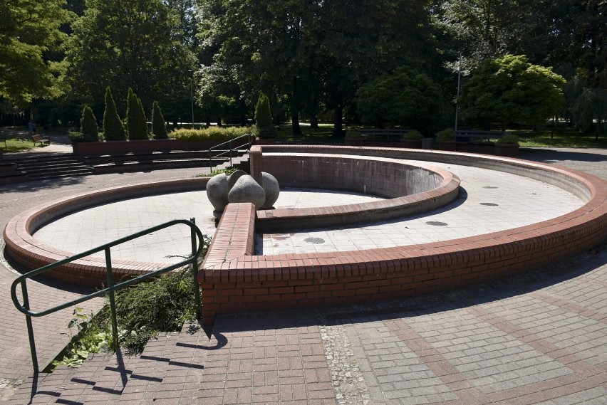 Czemu niektóre fontanny w Słupsku nie działają jak trzeba? Są potrzebne w upały