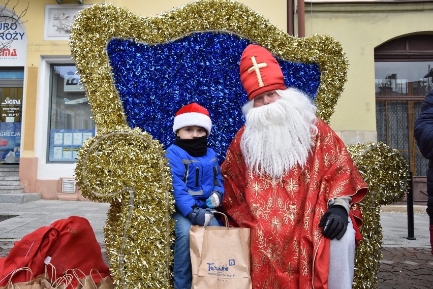 Widok Mikołaja na rowerze dostarczył tarnowianom wiele...