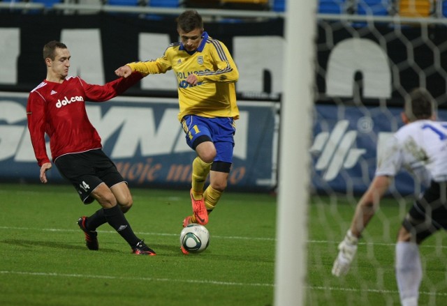 Dariusz Formella (w żółto-niebieskim stroju) jest już piłkarzem Lecha Poznań