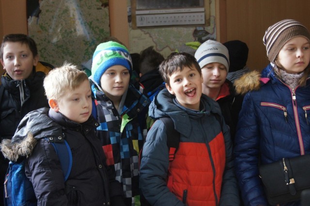 Dzieci z PSP w Jedlnie w redakcji tygodnika "Co Nowego"