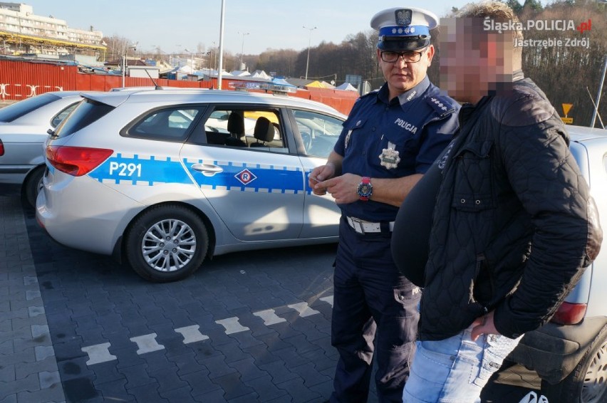 Policja w Jastrzębiu: zachęcają do noszenia odblasków