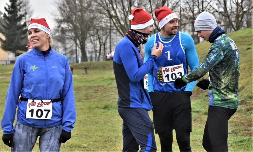 Chrzanów. Charytatywny Cross Świętego Mikołaja, czyli bieg i marsz na 5 kilometrów 