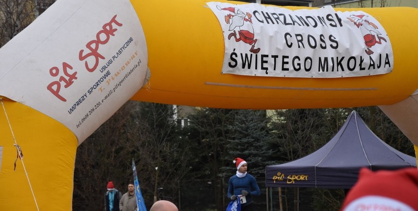 Chrzanów. Charytatywny Cross Świętego Mikołaja, czyli bieg i marsz na 5 kilometrów 