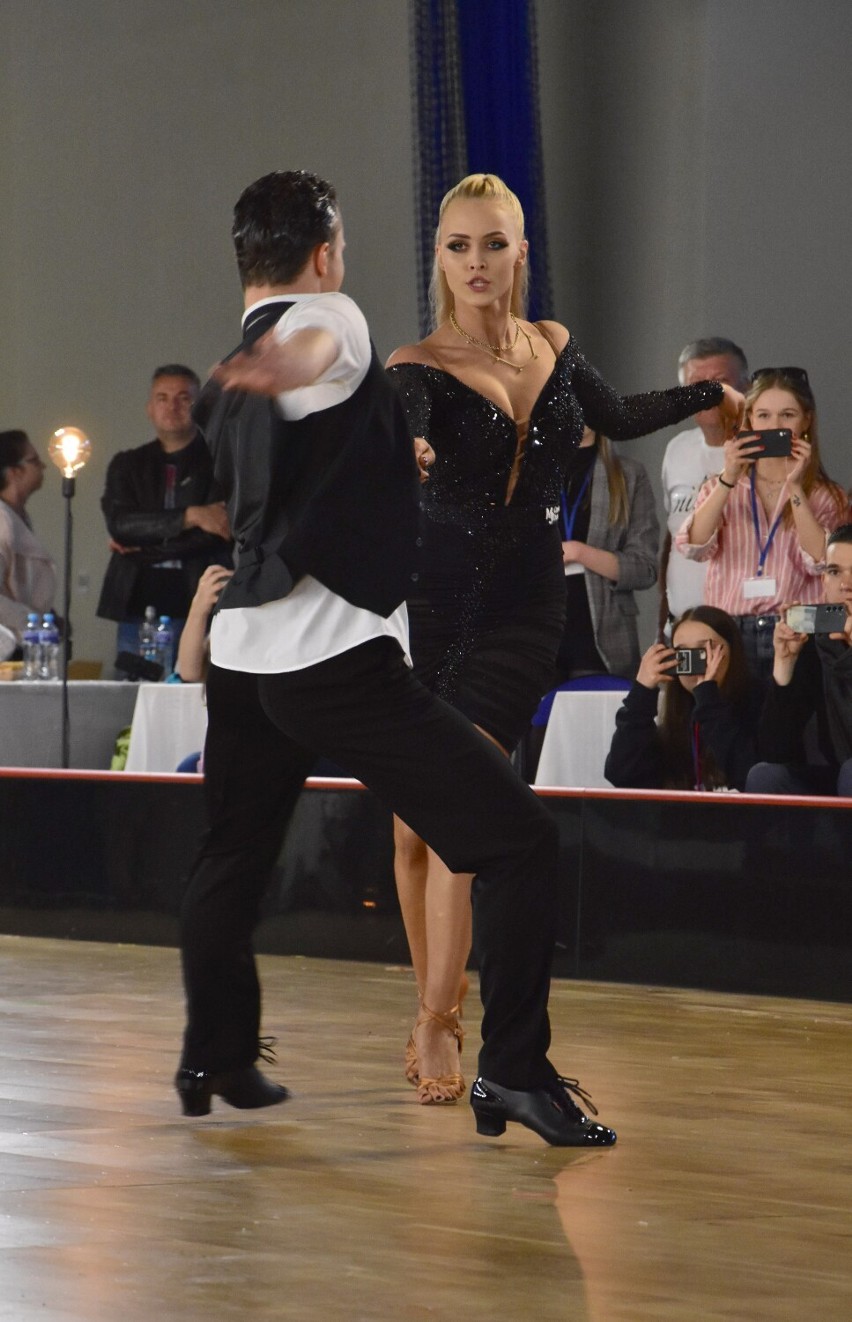 Żnin. Ogólnopolski Turniej Tańca Sportowego. Gwiazdami imprezy duet mistrzów Polski Konrad Gadko i Angela Jaszewska [zdjęcia]