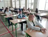 Rozpoczęły się egzaminy ósmoklasistów 2022 w Skierniewicach. "Stres jest duży"
