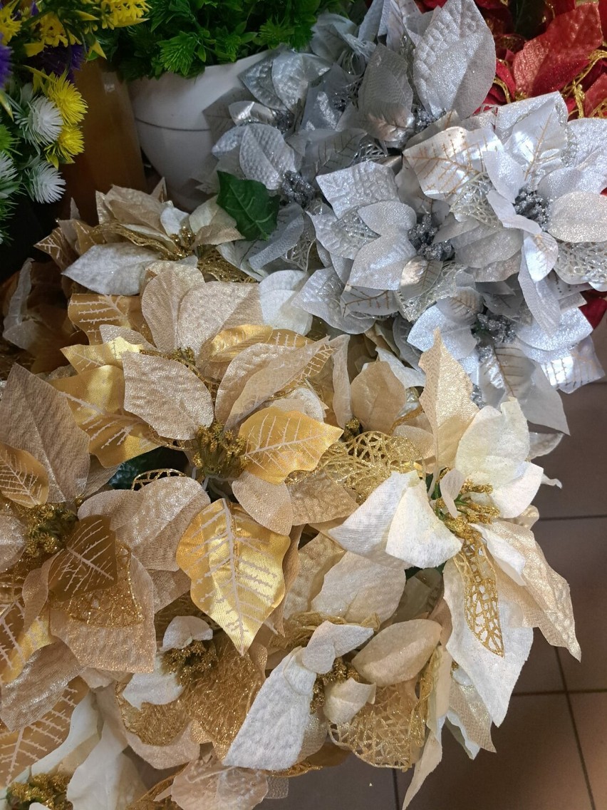 Choinki i inne piękne świąteczne ozdoby dostępne w EMA Wydrzyn