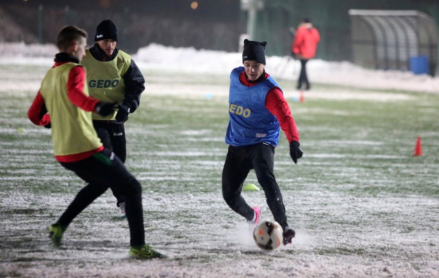 Grał w Lechii Gdańsk, trenuje w Widzewie