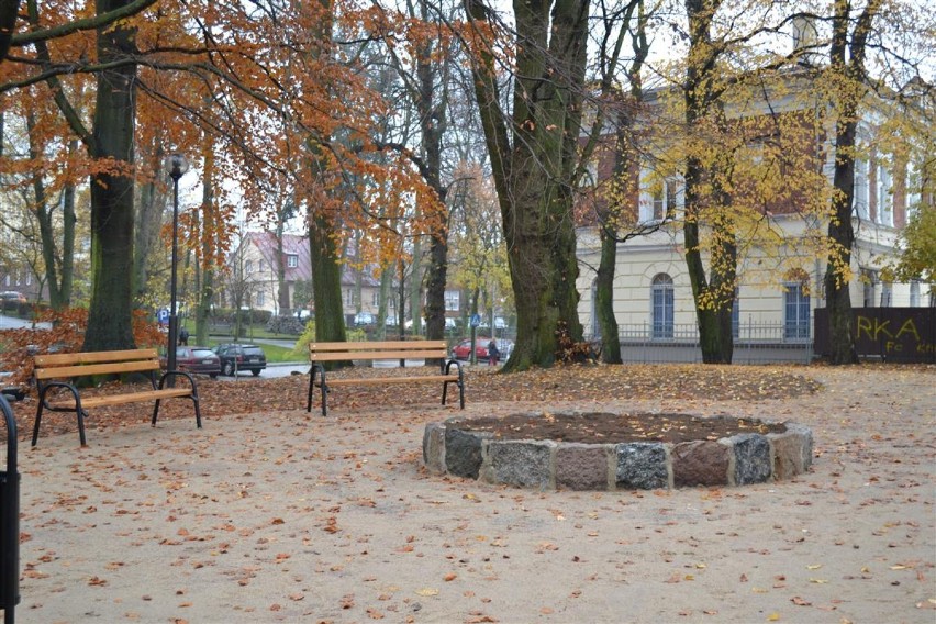 Odnowiony park w Kartuzach przy poczcie. Kiedyś nosił imię doktora Finka