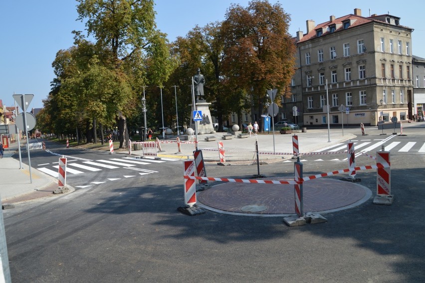 Rawicz. Na ulicy Piłsudskiego powstało rondo. Dziś nastąpi otwarcie dla kierowców [ZDJĘCIA]