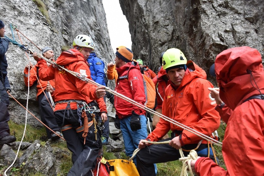 Tatry. Ratownicy górscy ze świata na wspólnych warsztatach [ZDJĘCIA]