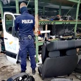 Rakoniewice: Policjanci odzyskali części ze skradzionego samochodu 