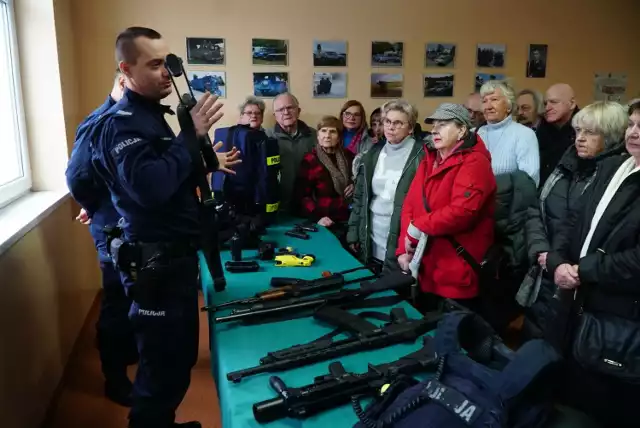 Z okazji Dnia Babci i Dnia Dziadka poznańscy policjanci zorganizowali spotkanie z seniorami