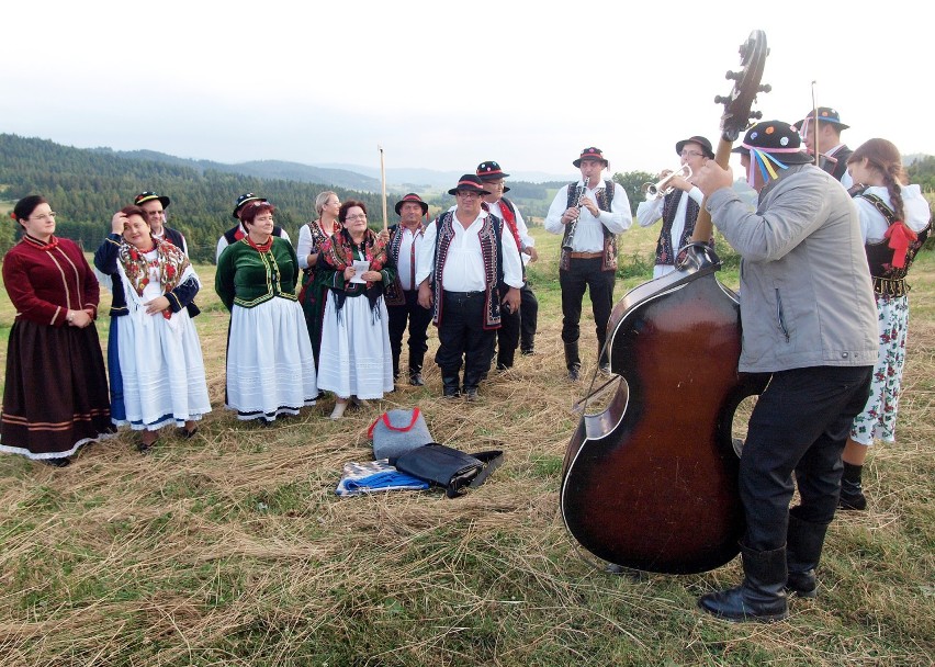 Odkryj Beskid Wyspowy. W nocnym marszu zmierzyli się z Ćwilinem [ZDJĘCIA]