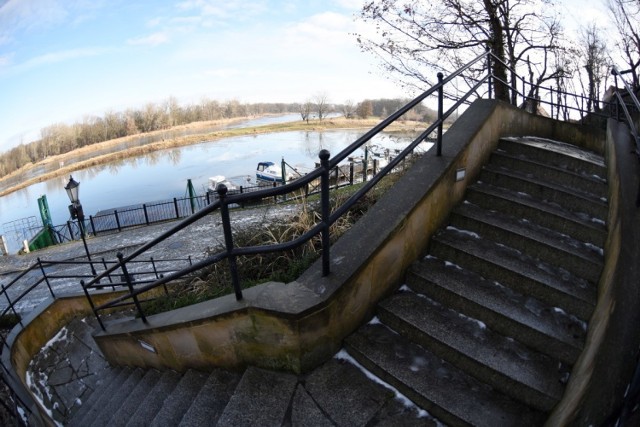 Piękne widoki nad Odrą w Bytomiu Odrzańskim.