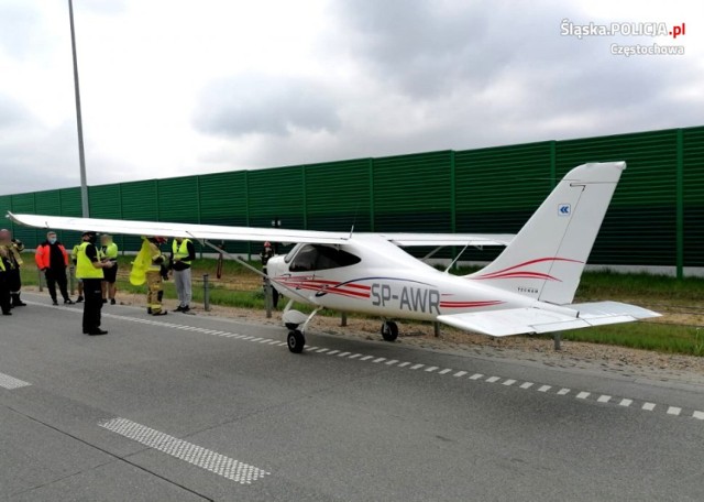 Awaryjne lądowanie awionetki na autostradzie A1 pod Częstochową

Zobacz kolejne zdjęcia. Przesuwaj zdjęcia w prawo - naciśnij strzałkę lub przycisk NASTĘPNE