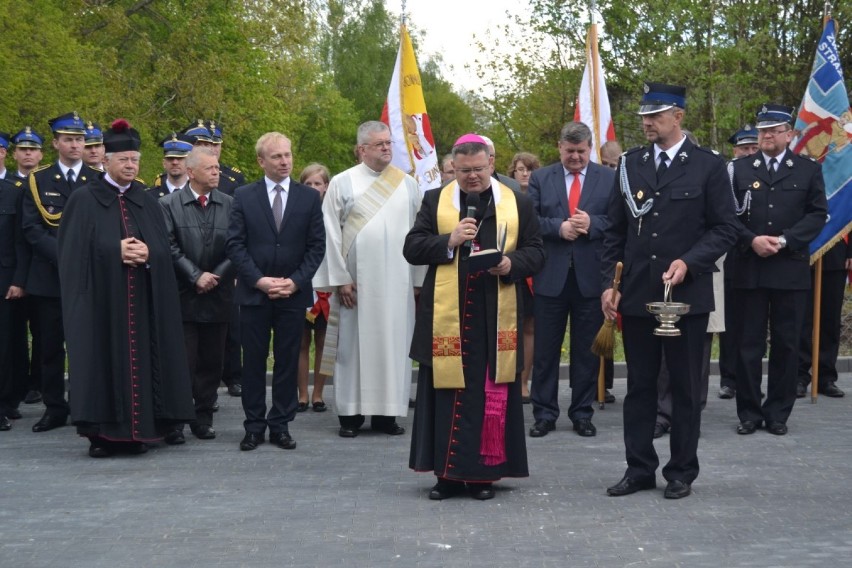 Lubań: biskup Wiesław Śmigiel poświęcił zmodernizowaną remizę OSP. ZOBACZ ZDJĘCIA