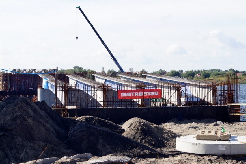 Prace przy budowie mostu na Wyspę Sobieszewską (wrzesień...
