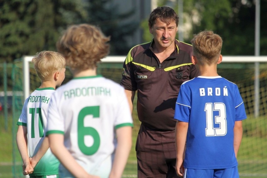 Młodzi piłkarze zagrali w Radomiu dla Bohaterów Czerwca'76 (DUŻO ZDJĘĆ)