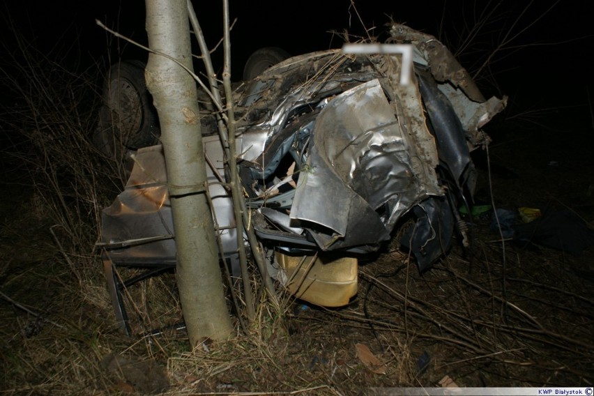 Śmiertelny wypadek na trasie Bielsk Podlaski - Hajnówka. Zginął 17-letni kierowca i pasażer[ZDJĘCIA]