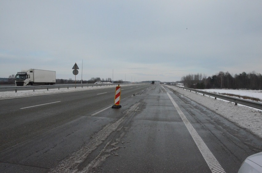 Zmiany na A1 między Kamieńskiem a Piotrkowem. Znikają zwężenia... ale ograniczenie prędkości nie