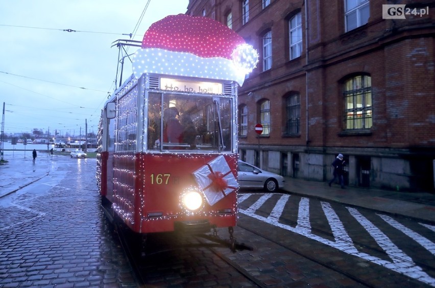 Świąteczna atmosfera w Szczecinie. Może podróż świątecznym tramwajem? Zachęcamy! [ZDJĘCIA] 