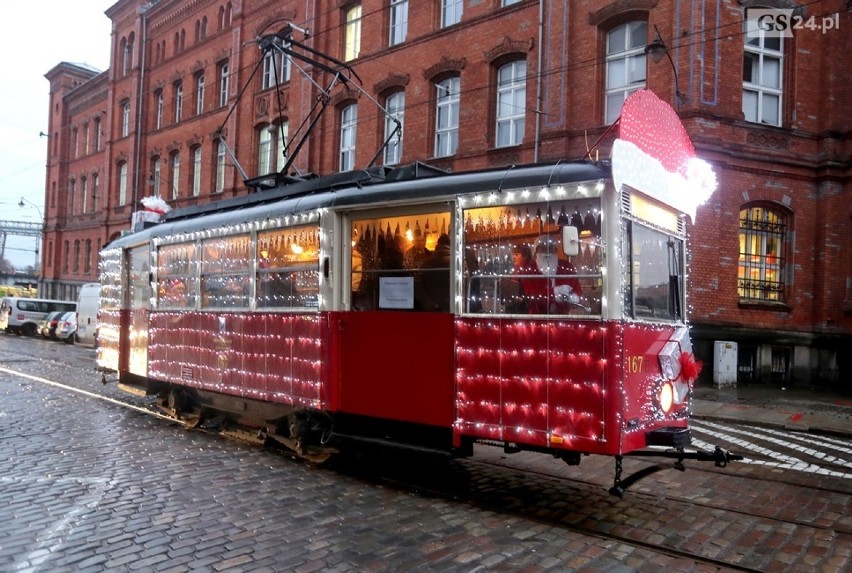 Świąteczna atmosfera w Szczecinie. Może podróż świątecznym tramwajem? Zachęcamy! [ZDJĘCIA] 