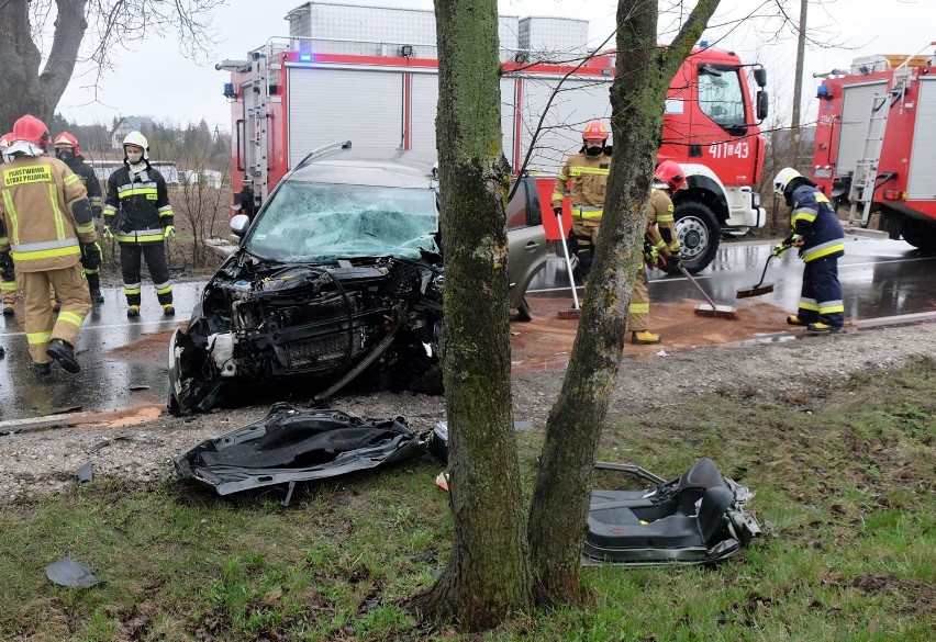 Wypadek na drodze wojewódzkiej 212 między Chojnicami a...