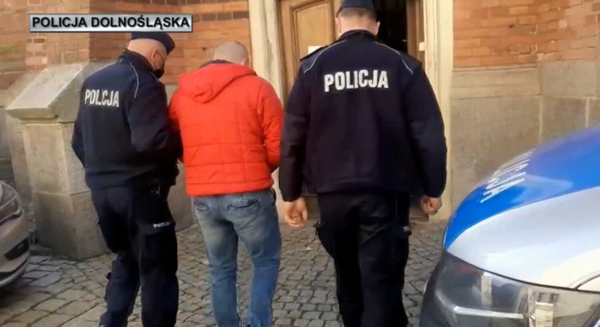 Przemoc domowa w Jaworze. 40-letni mężczyzna znęcał się ze szczególnym okrucieństwem nad swoją partnerką. Trafił do aresztu