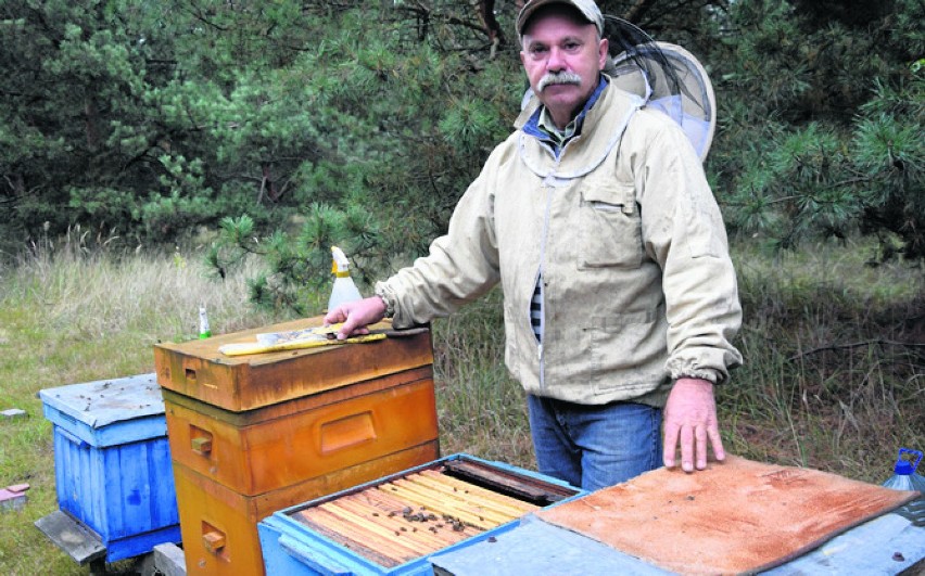 Pan Jerzy hoduje pszczoły od ponad dziewiętnastu lat