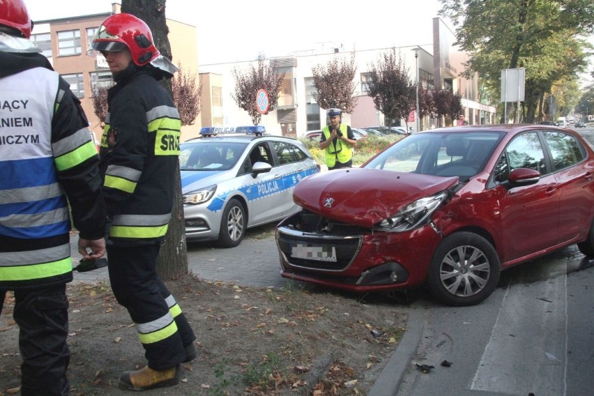Poranny wypadek z pijanym kierowcą w Kielcach. Jedna osoba ranna, na miejscu jest policja