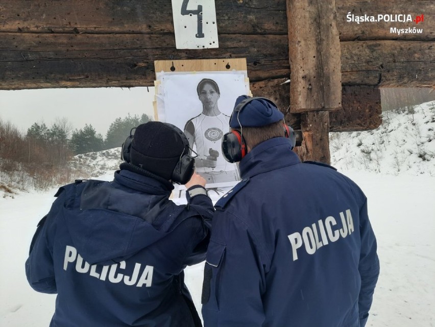 Myszkowscy policjanci ćwiczyli na strzelnicy  ZDJĘCIA
