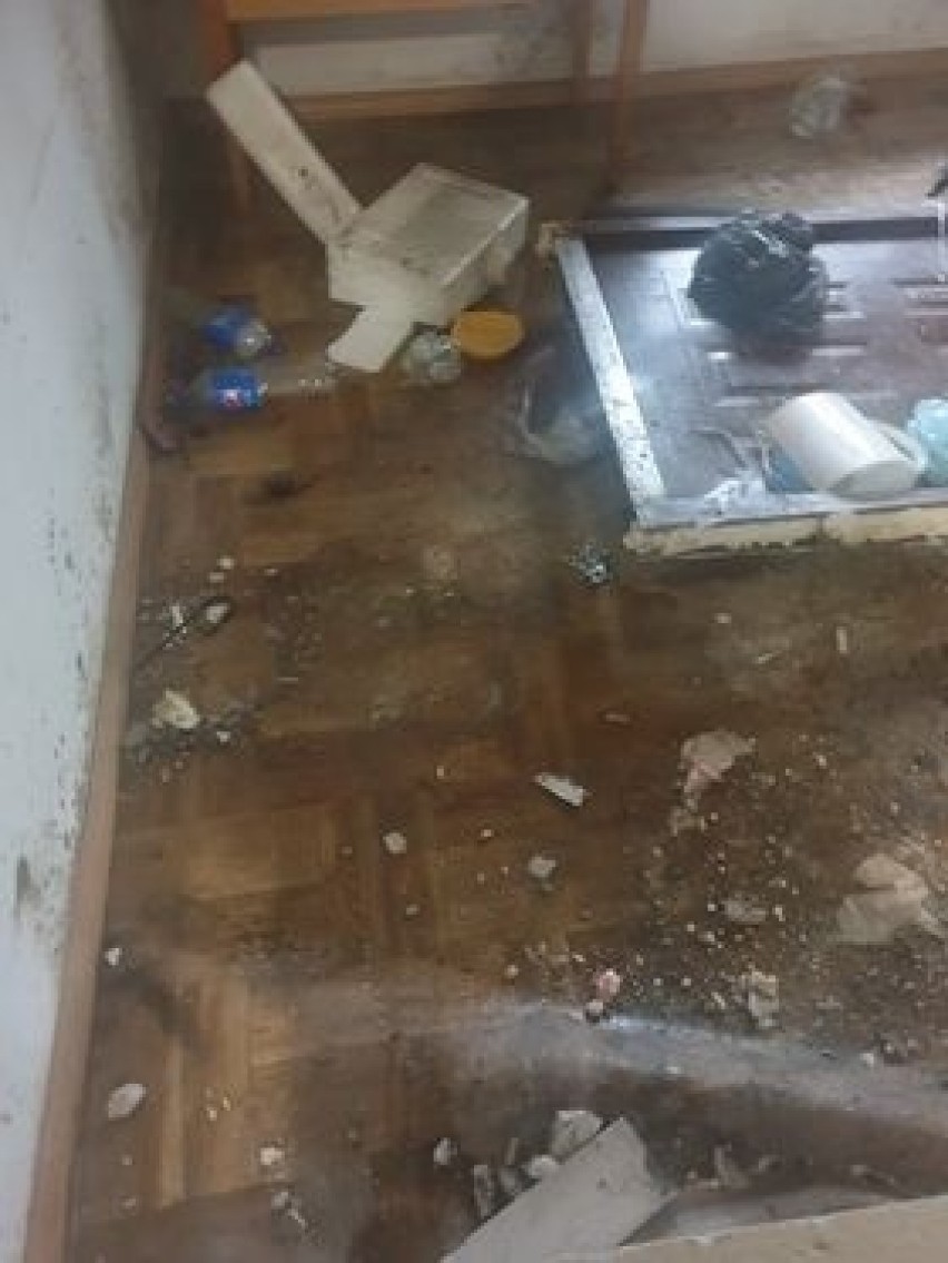 Bydgoszczanka skarży się na ADM: mieszkanie zalane, z sufitu kapie woda