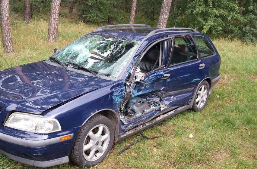 Wypadek w Helenowie. Zderzyły się dwa samochody marki Volvo...