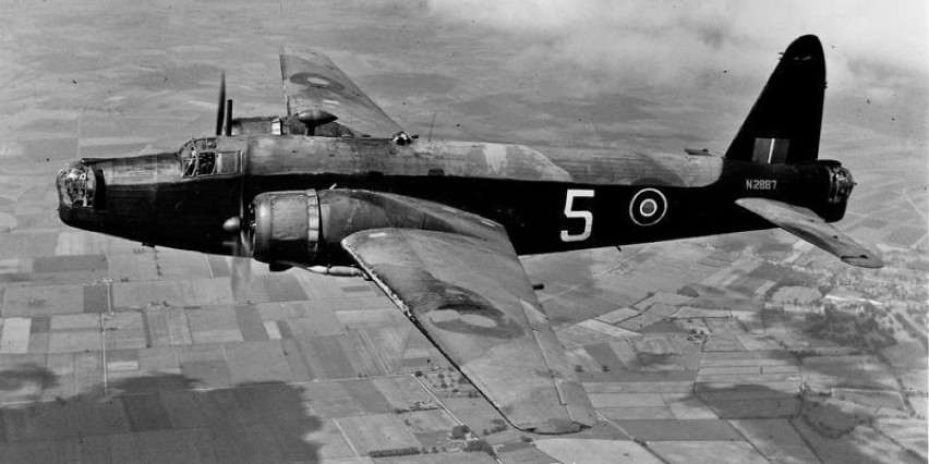 W nocy z 3 na 4 września, brytyjskie bombowce zrzuciły na...