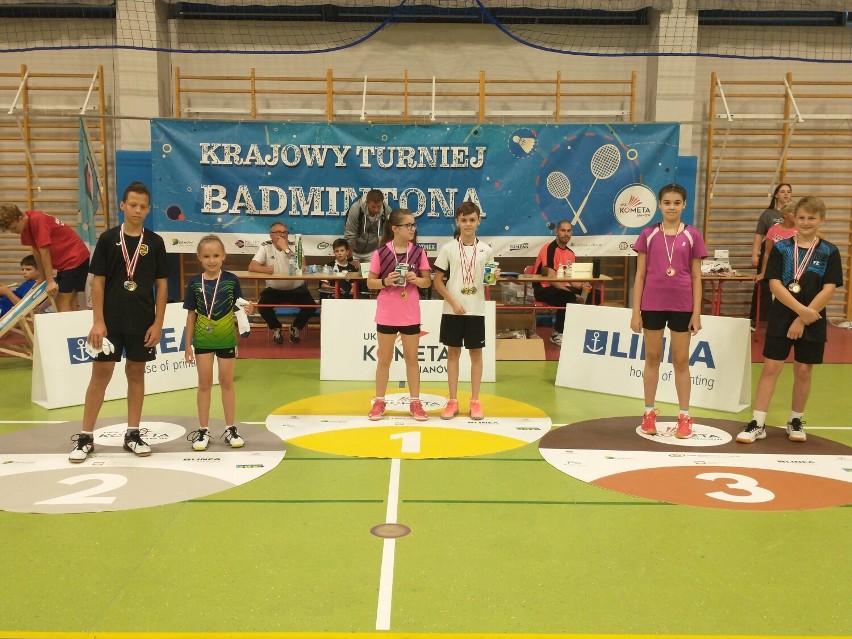 Na rozpoczęcie sezonu badmintonowego cztery medale dla zawodników z UKS Dwójka Bytów