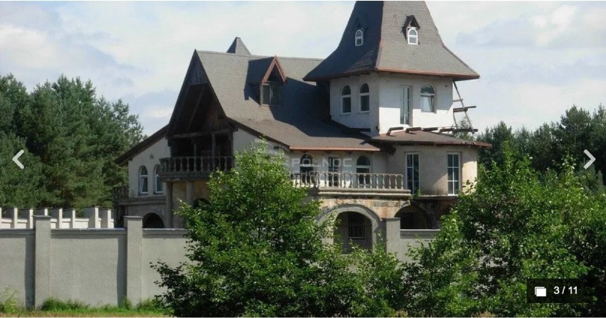 Magiczny dom w stylu gotyckim do wzięcia w Łódzkiem. Niezwykła nieruchomość leży nad zalewem Jeziorsko ZDJĘCIA