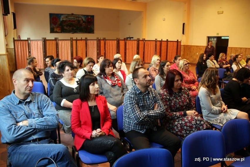 Pracownicy Ośrodka Pomocy w Staszowie zostali nagrodzeni za...