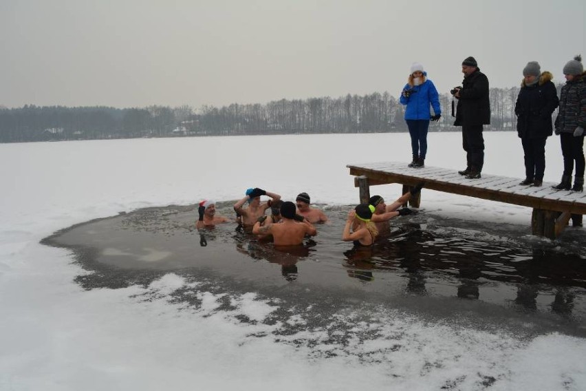 Amatorzy zimowych kąpieli mają wreszcie warunki idealne do...