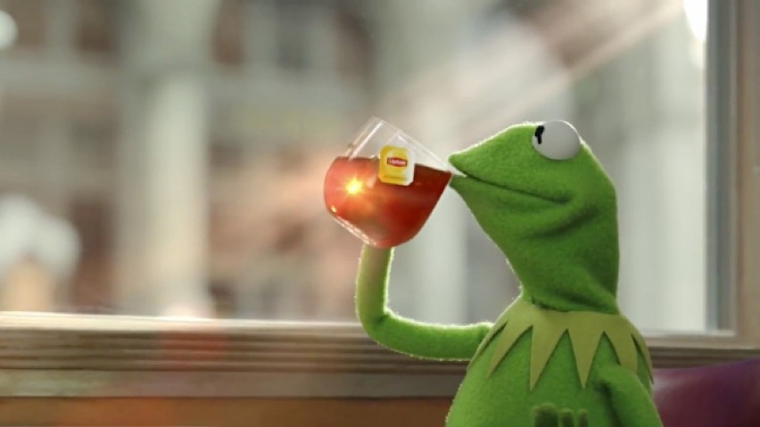 Kermit wystąpił w reklamie firmy Lipton.