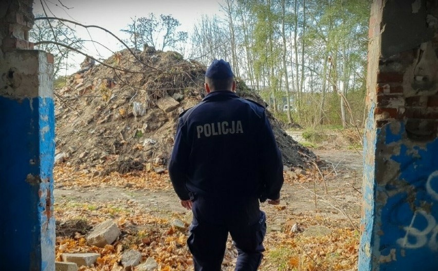 Dzięki czujności policjanta z Kościerzyny, udało się uratować 60-latka. Mężczyzna leżał w śnieżnej zaspie 