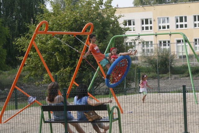 Plac zabaw przy ul. Stanisławowskiej  w Legnicy